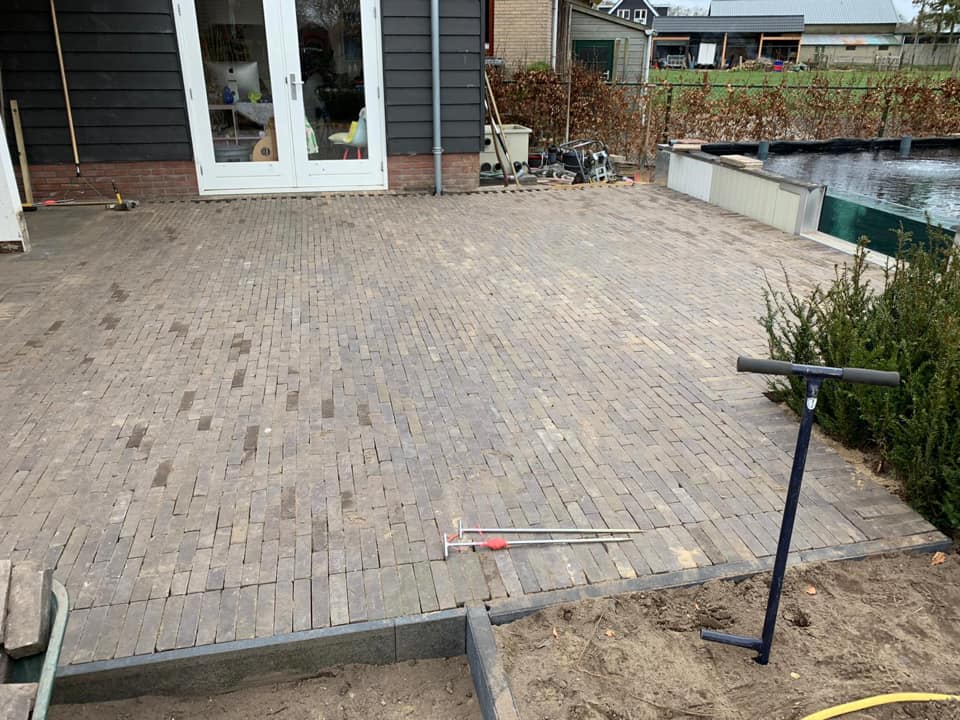 Tuinrenovatie vaassen