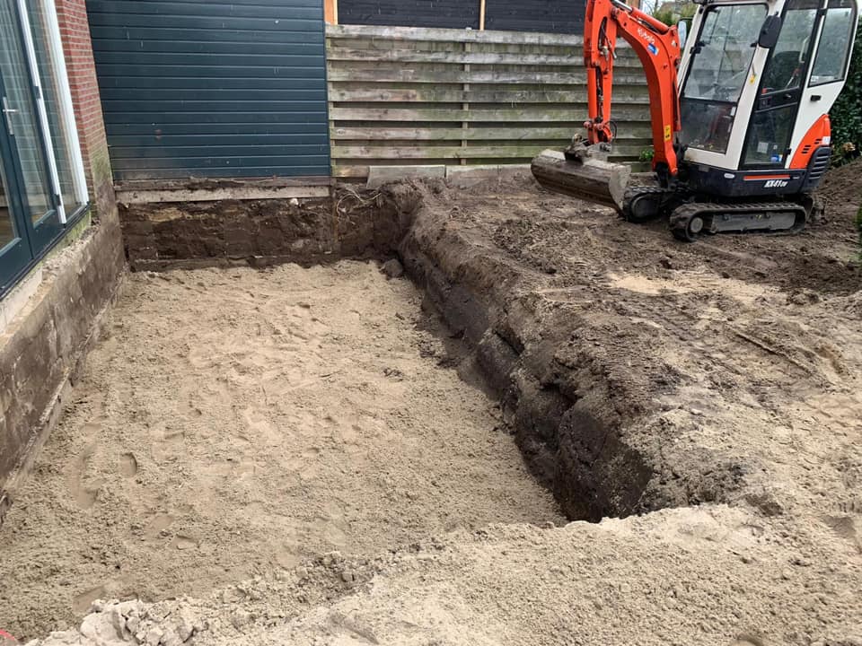 bouwput-uitgraven-nieuw-gazon-vaassen